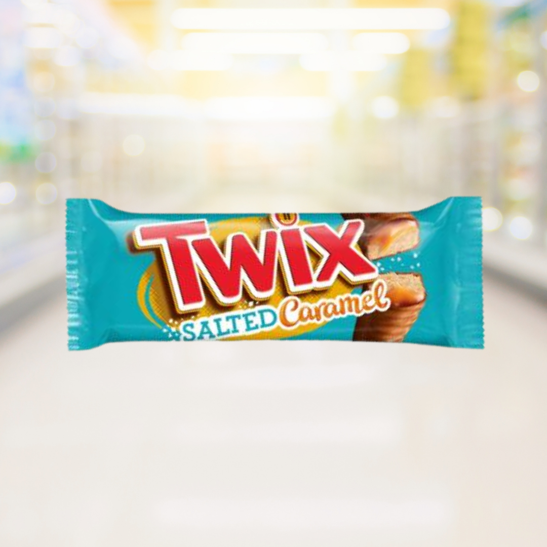 Twix Salted Caramel – krokante koekreep met gezouten karamelsmaak, omhuld met melkchocolade – Nightshop Roermond.