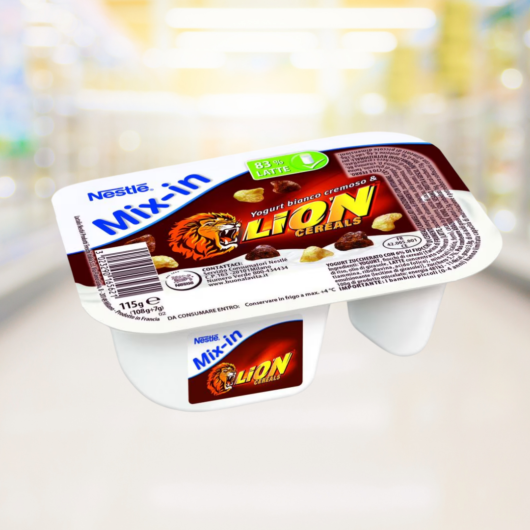 Lion Mix In – romige yoghurt met knapperige Lion chocolade stukjes – Nightshop Roermond.